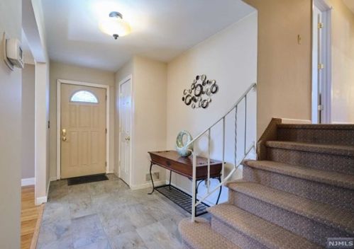 44 Stonefield Rd, Ridgewood, NJ 07452-2231