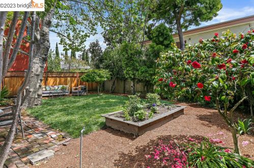 651 Alcatraz Ave, Oakland CA  94609-1005 exterior