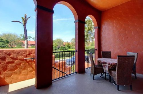 8989 Cambria Cir, Naples, FL 34113-3387