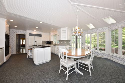 9301 Broadmoor Rd, Milwaukee, WI 53217-1308
