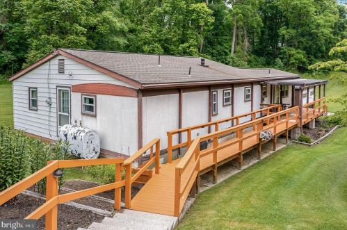 212 Stonehouse Rd, Carlisle PA  17015-9429 exterior