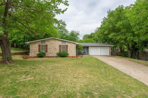 5300 Westcreek Dr, Fort Worth, TX 76133-2115