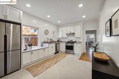 4143 Howe St, Oakland CA 94611-5117 exterior