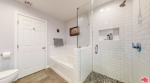 4504 Lennox Ave, Van Nuys CA 91405-4747 exterior