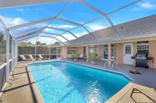 1812 Piccadilly Circus, Naples FL 34112-3687 exterior