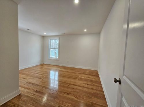 8 Concord St, Danbury CT  06810-6411 exterior