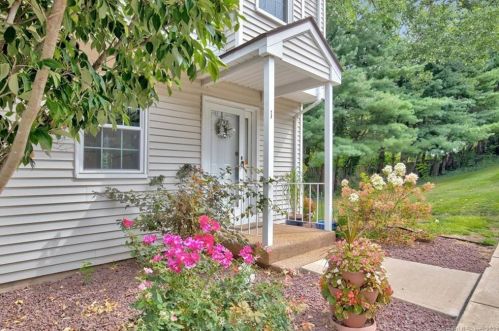 1 Marjorie Ln, Manchester, CT 06042-2071