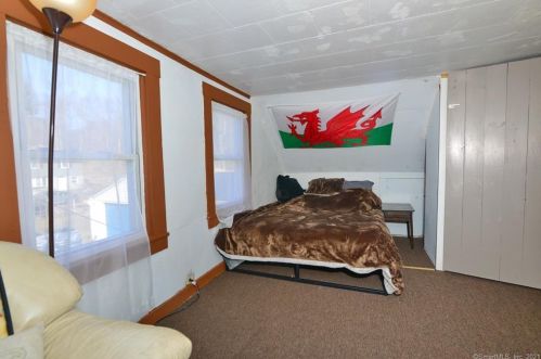 7 Dewey St, Putnam CT  06260-1352 exterior