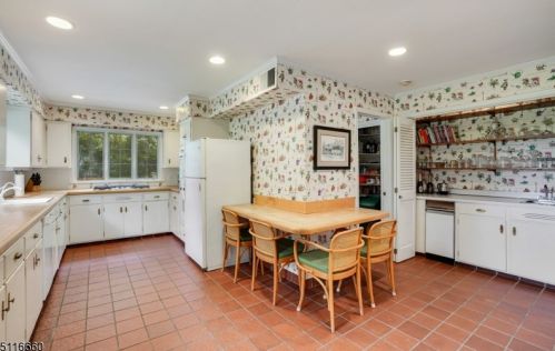 400 Larger Cross Rd, Bedminster NJ  07921-2724 exterior