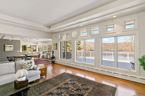 10 Grace Ln, Crotonville NY  10562-2111 exterior
