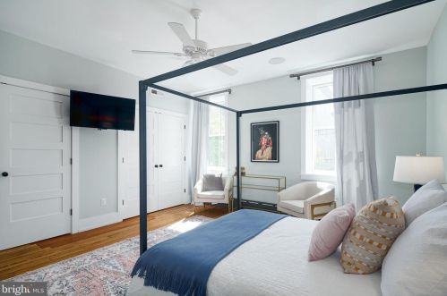 821 Fitzwater St, Philadelphia PA 19147-2836 exterior