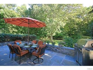 251 Unity Rd, Bridgeport, CT 06611-4932