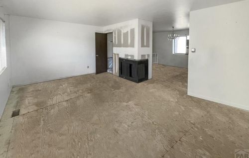 2208 Norman Ln, Pueblo, CO 81005-3358