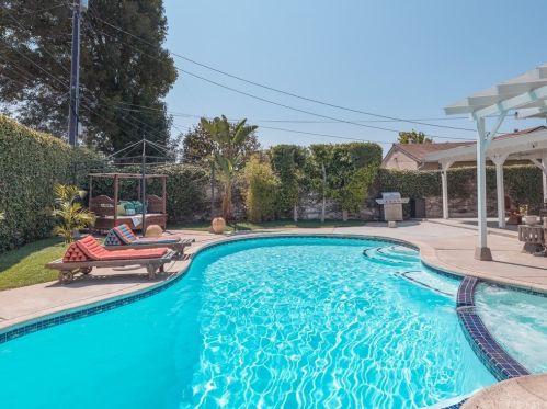 14608 Fonthill Ave, Hawthorne CA  90250-8460 exterior