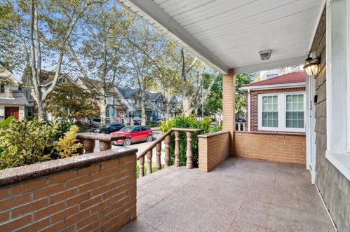 91-43 97th St, Jamaica, NY 11421-6050