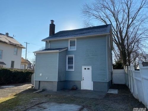 15 Mirin Ave, Roosevelt, NY 11575-1603