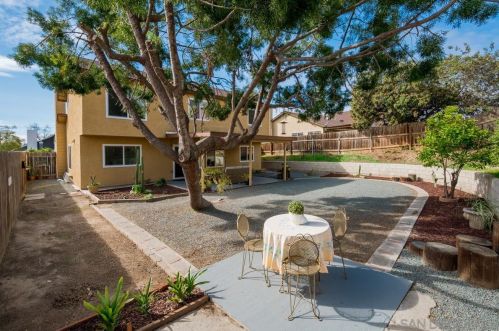 2385 Montcliff Rd, San Diego CA 92139-3915 exterior