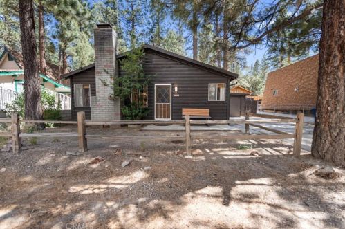 340 Sherwood Blvd, Big Bear City CA  92314 exterior