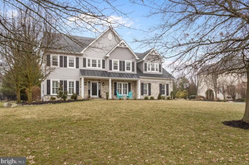3 Sunrise Dr, Gardenville, PA