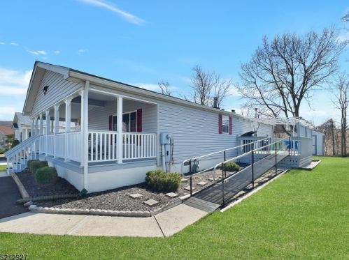 11 Morningside Dr, Belvidere NJ  07823-2910 exterior