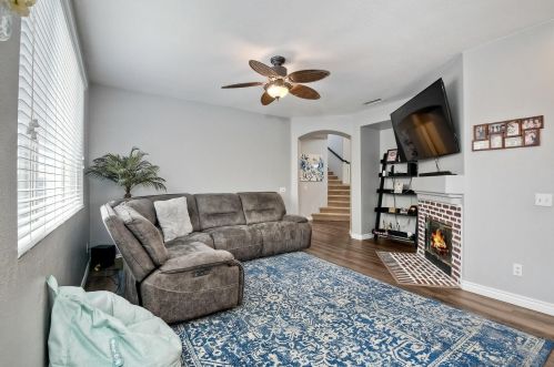 33551 Maplewood Ct, Temecula CA  92592-1832 exterior