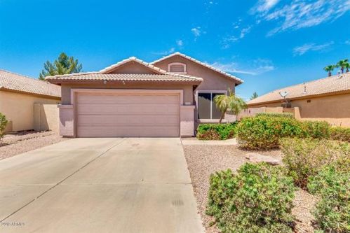 890 Olympic Dr, Gilbert, AZ 85234-7536