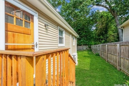 17 Teed St, Huntington Station NY  11746-4331 exterior