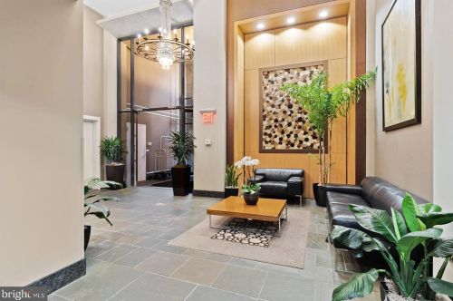 1425 Locust St, Philadelphia PA  19102-3832 exterior