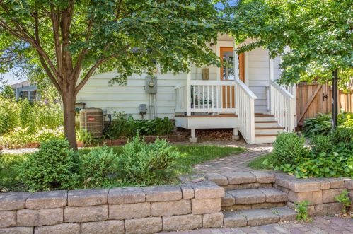 1828 Carl St, Saint Paul, MN 55113-5203