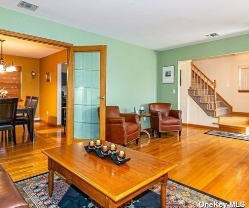 515 5th Ave, New Hyde Park, NY 11040-5463