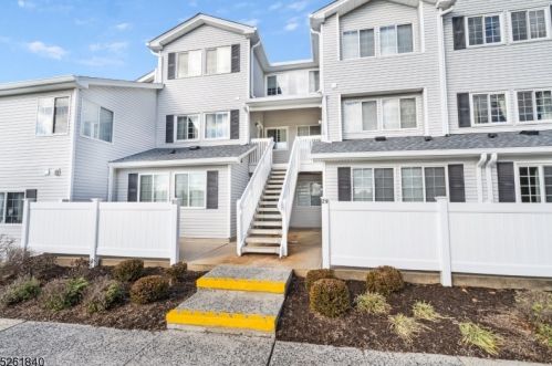 32 Parkside Rd, Bedminster, NJ 07921-1869