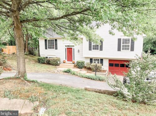 24 Plumosa Dr, Fredericksburg, VA 22405-2130