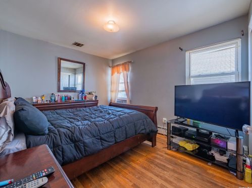 9 Old Broadway, New Hyde Park NY  11040-5012 exterior