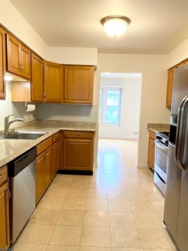 8 Plum Ct, Flemington NJ  08822-3007 exterior