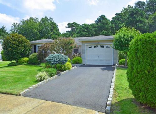 5 Whitney Ct, Bricktown, NJ 08724-2032