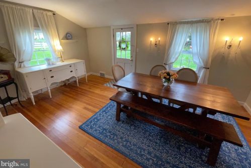 6745 Fayette St, Haymarket VA  20169-2916 exterior