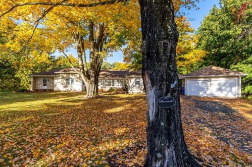 203 Duncaster Rd, Bloomfield, CT 06002-1140