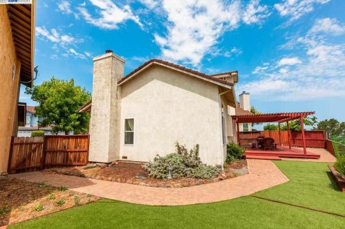 1408 Greenfield Cir, Pinole CA  94564-2136 exterior