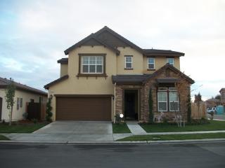 2379 Oakmont Ave, Fresno, CA 93730-5954
