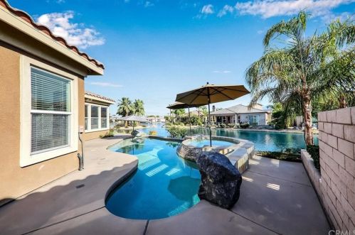 9 Loch Ness Lake Ct, Rancho Mirage CA  92270-5811 exterior