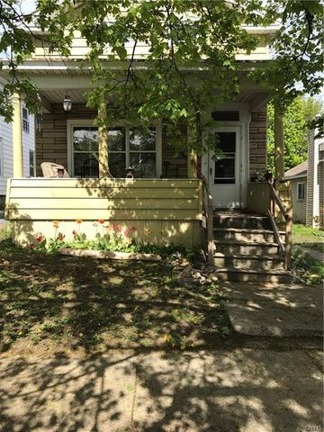 35 8th St, Scriba, NY 13126-1135