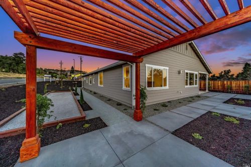 500 Carriage Ct, Santa Rosa, CA 95403-7762