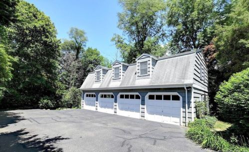 239 Rocks Rd, Norwalk CT  06851-1117 exterior