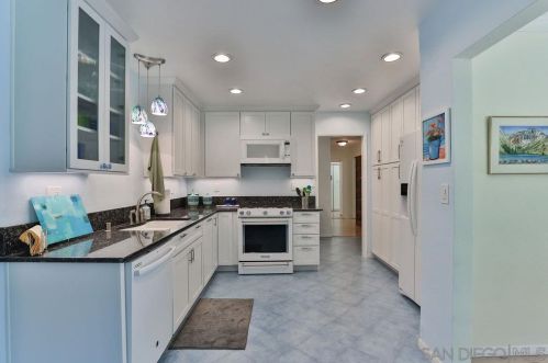 3924 Southview Dr, San Diego CA 92117-5347 exterior