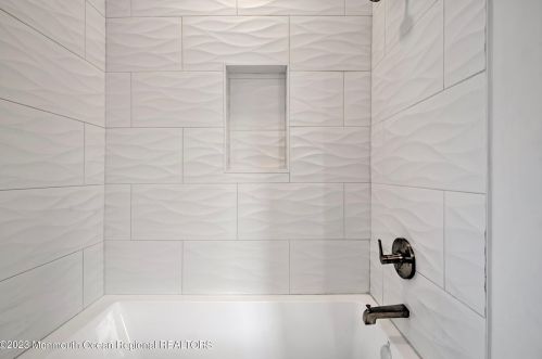 1217 Niihau Dr, Lacey NJ  08731-4702 exterior