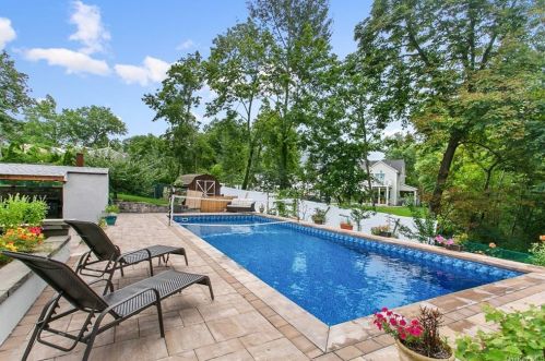 48 Holbrooke Rd, White Plains, NY 10605-4017
