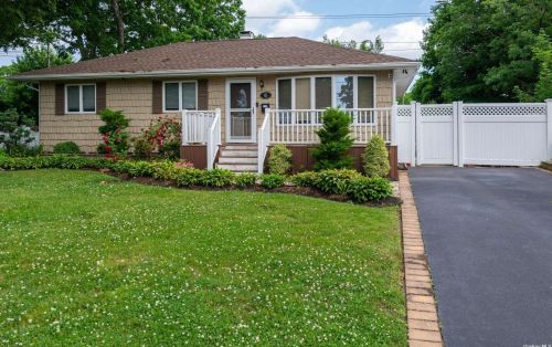 6 Duane Dr, Hauppauge, NY 11779-4307
