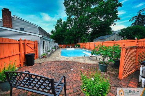 100 Hill Hollow Rd, South Plainfield NJ  07080-1621 exterior