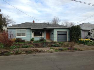 819 35th St, Corvallis, OR 97330-4918