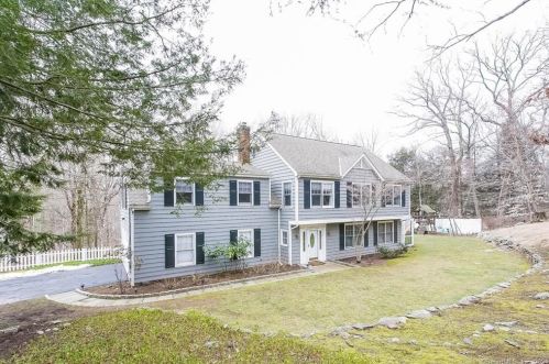 116 Pinewood Rd, Stamford, CT 06903-2519